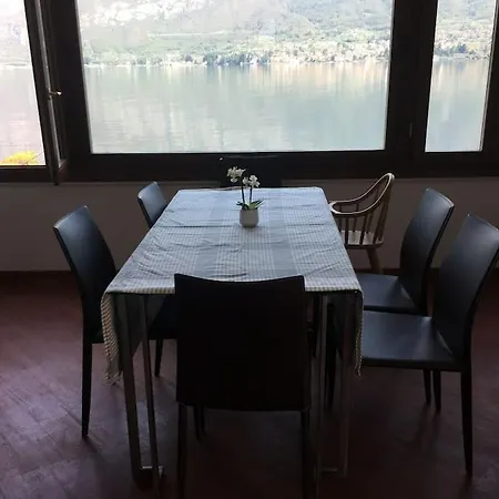 Beautiful With Private Access To The Lake.