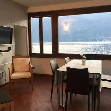 Beautiful With Private Access To The Lake. *