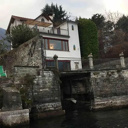 Beautiful With Private Access To The Lake. *