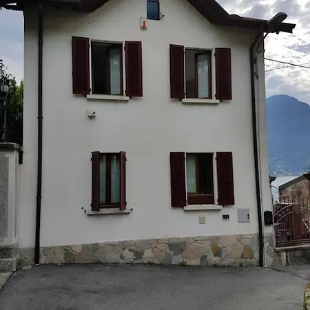 Beautiful With Private Access To The Lake. *